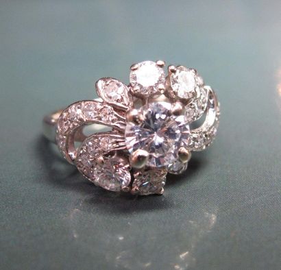 null Bague sertie d 'un diamant taille brillant de 0.60 carat environ, souligné de...