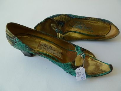 null Albanese – Rome ; une paire de souliers ouverts en python or, turquoise et noir,...