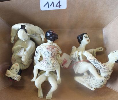 null 3 couples en ivoirine s’accouplant ( statuettes amovibles