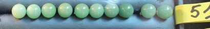 null 5 paires de boucles d'oreilles en grosses perles de jade vert clair .

