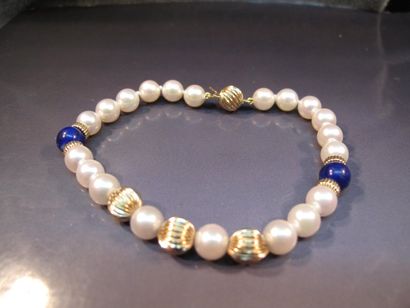 null Bracelet formé de perles de culture, boules de lapis lazuli, boules et fermoir...