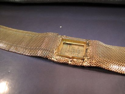null Débris d'or: bracelet de montre maille d'or jaune très accidenté. Poids: 57...