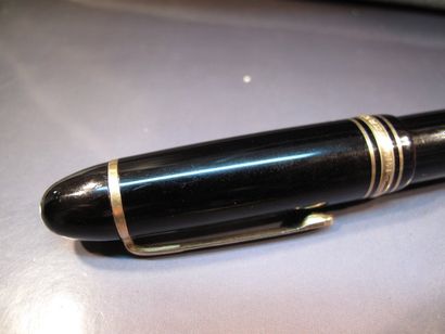 MONT BLANC stylo plume Meisterstuck, en résine noire grand modèle