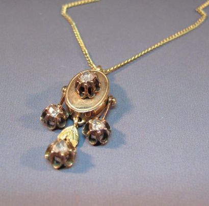null Pendentif en or serti de diamants taillés en roses, Napoléon III et chaîne plaquée...