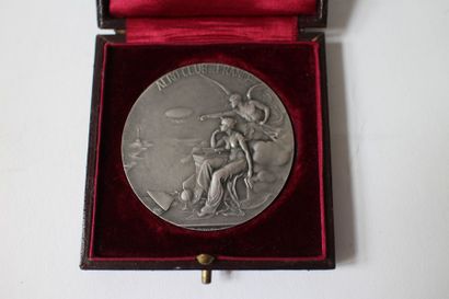 null AERO CLUB de France

 Médaille en argent gravée par Marcus et offerte en 1921...