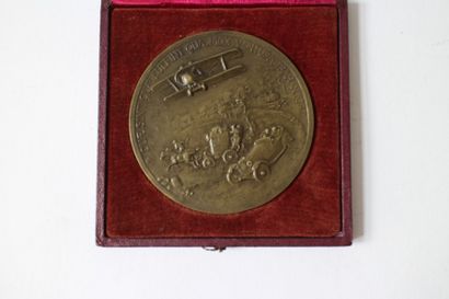 null Cie FRANCO ROUMAINE de NAVIGATION AERIENNE

Médaille en bronze patinée gravée...