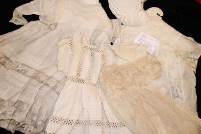 null Lot de 4 robes de bébé ou fillette, broderie anglaise, linon et Valenciennes...