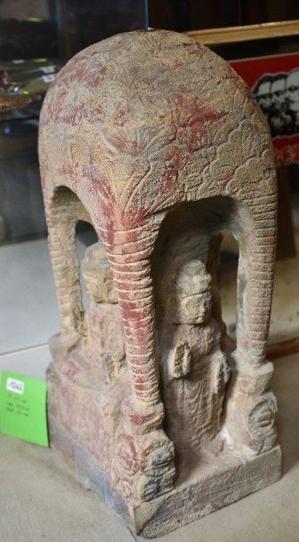 null 1 pierre sculptée en relief de fleurs avec 4 cavités contenant des bouddhas,...
