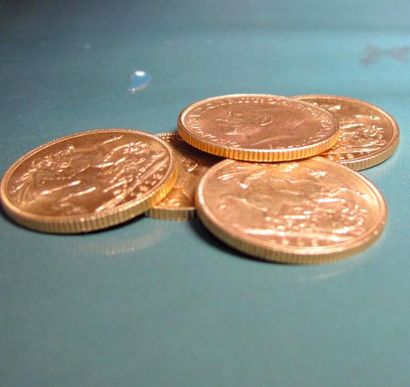   Cinq pièces en or souverains. 40.10 g