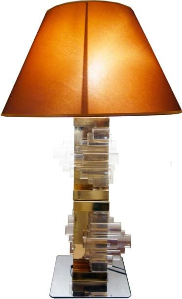 null Lampe de table moderniste en laiton doré et motifs de verre sur base carrée...