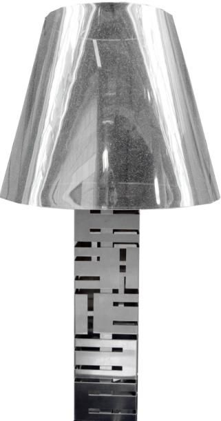 null Lampe de table en métal chromé et ajouré

H. 35,5cm x L. 10 cm x P. 10 cm 

circa...