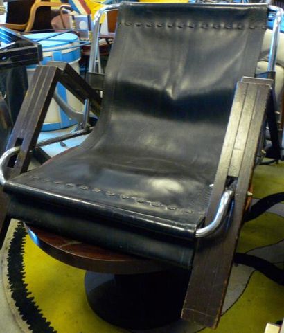 null Paire de fauteuils en métal, cuir et bois réglables. Travail des années 70