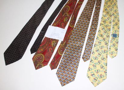 null Lot de 4 cravates dont 2 HERMES, 1 Yves Saint Laurent et 1 LANVIN