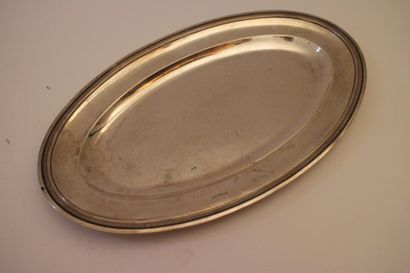 null Plat ovale modèle filet en argent Vieillard moulure feuilles d’eau. Long. :...