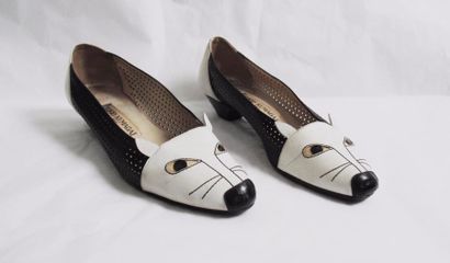 null TOKIO KUMAGAÏ

Paire de souliers « Souris » en cuir perforé noir et blanc ,...