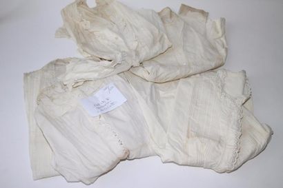 null Un lot de 10 camisoles et 10 culottes coton et broderie anglaise, vers 1900
