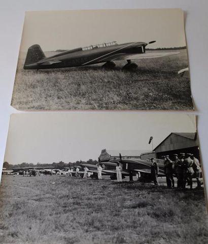 null CAUDRON RAFALE 

Deux grandes photographies d’époque de l’avion et d’un alignement...