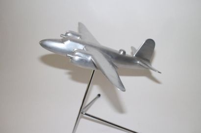 null MARTIN B-26 MARAUDER

Desk moteur en fonte d’aluminium. Présenté sur un socle...
