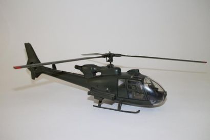 null GAZELLE SA 340

 Maquette en bois, résine et métal de l’hélicoptère français...