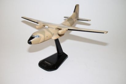 null C-160 TRANSALL 

Grand modèle constructeur en métal peint de l’avion de transport...