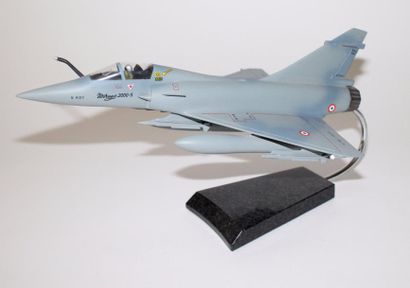 null MIRAGE 2000-5

Maquette Dassault en résine peinte à l’échelle 1/48e. Socle en...