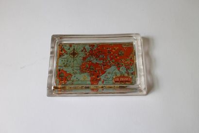 null CENDRIER AIR France

Modèle rectangulaire en verre avec Mappemonde et devise...