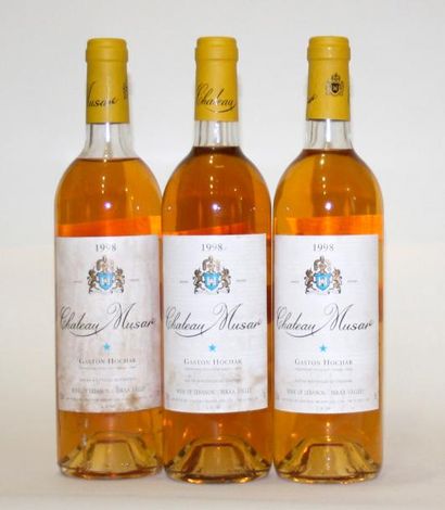 null 3 bouteilles LIBAN - CHÂTEAU MUSAR blanc 1998
Etiquettes tâchées. Niveaux :...