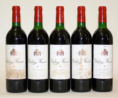 null 5 bouteilles LIBAN - CHÂTEAU MUSAR 1995
Etiquettes tâchées. Niveaux : 1 bas...