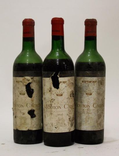 null 3 bouteilles MOUTON CADET DOMAINES ROTHSCHILD - Médoc 1961
Etiquettes tachées,...
