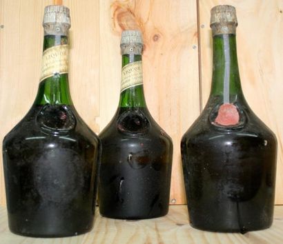 null 3 bouteilles BENEDICTINE B&B bouteilles anciennes 
étiquettes manquantes, capsules...