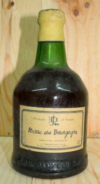null 1 bouteille MARC DE BOURGOGNE - Jean DANFLOU Ancienne 
Cire abîmée. 