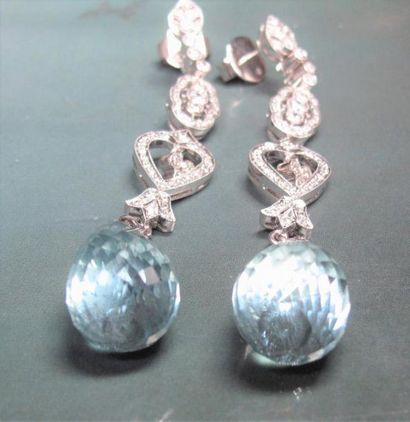 null Grande paire de boucles d'oreilles en or gris 750°/00 (hibou), serties de diamants...