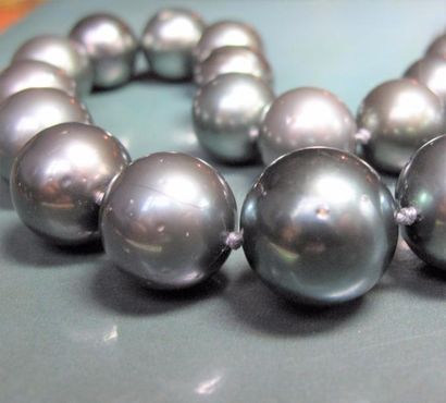   Collier de perles de culture de Tahiti baroques en chute diamètre 8 à 11.9 mm,...