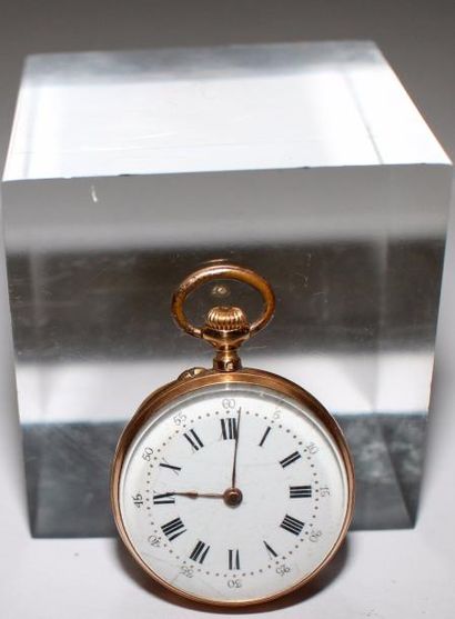 null Petite montre de col en or jaune 18K, heures en chiffres romains, remontoir...