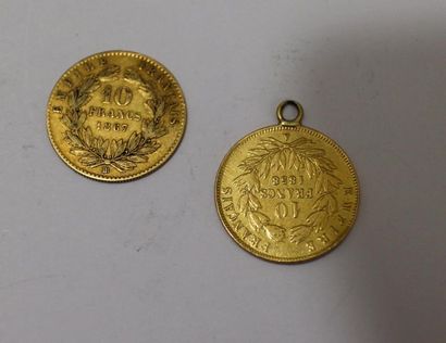 null Deux pièces or de 10 Francs de 1867 et 1858 dont une en pendentif. 