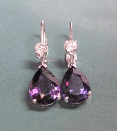   Boucles d'oreilles en or gris 750°/00 serties de diamants taille brillant (2 X...