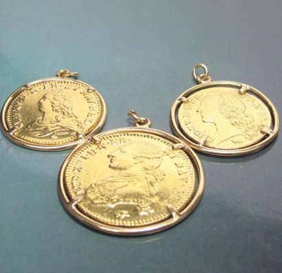   Trois pièces en or anciennes montées en pendentif: Louis XV 1730; Louis XV 1747;...