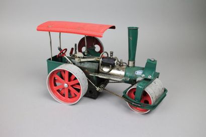 null Rouleau compresseur à vapeur WILESCO en métal vert et rouge 

L : 34cm, H :...