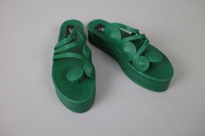 null Jean Paul Gaultier

Paire de sandale en plastique vert, T.37