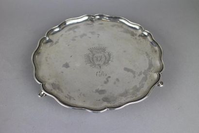 null Centre de table rond chantourné en argent, Suisse XVIII-ème Siècle, reposant...