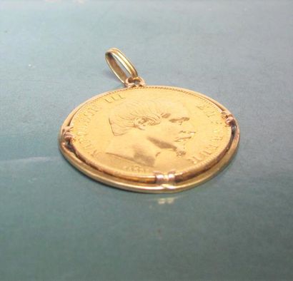   Pendentif en or jaune 750°/00, serti d'une pièce de 50 FRF or Napoléon III 1858...