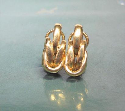   Paire de boucles d'oreilles clips en or jaune 750°/00, maille tressée. 6.10 g