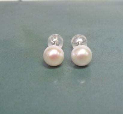   Paire de boucles d'oreilles serties de perles de culture diamètre 6.5/7 mm, Japon,...