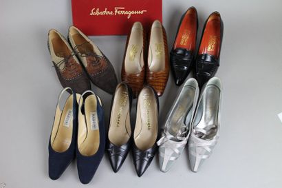 null Lot de 6 paires de souliers (en l’état)

FERRAGAMO

Derbies en veau velours...