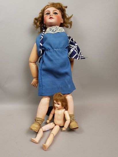 null Lot de 2 poupées : l’une toute en composition, type Bleuette, yeux mobiles bleus,...