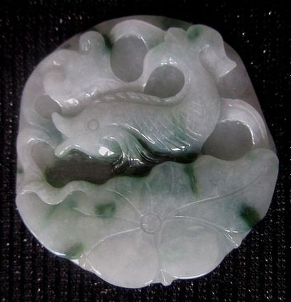 Jade Chine, pendentif en jade/ Jadéite de grade A

Diamètre 5.4 cm

