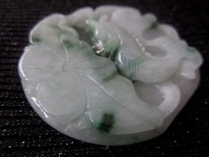 Jade Chine, pendentif en jade/ Jadéite de grade A

Diamètre 5.4 cm

