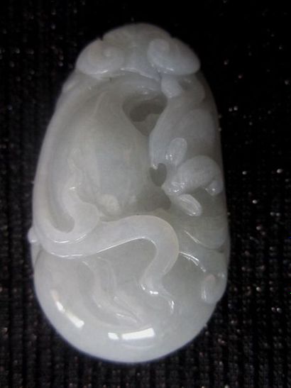 Jade Chine, pendentif en jade/ Jadéite de grade A

5.6x3.5 cm

