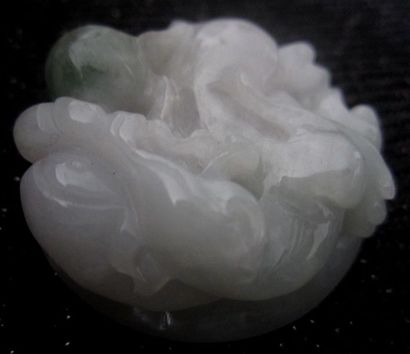 Jade Chine, pendentif en jade/ Jadéite de grade A

Diamètre 4.2 cm

