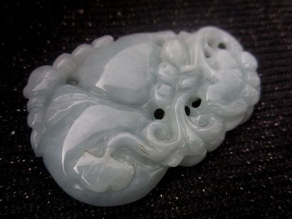 Jade Chine, pendentif en jade/ Jadéite de grade A

5.7x3.7cm

